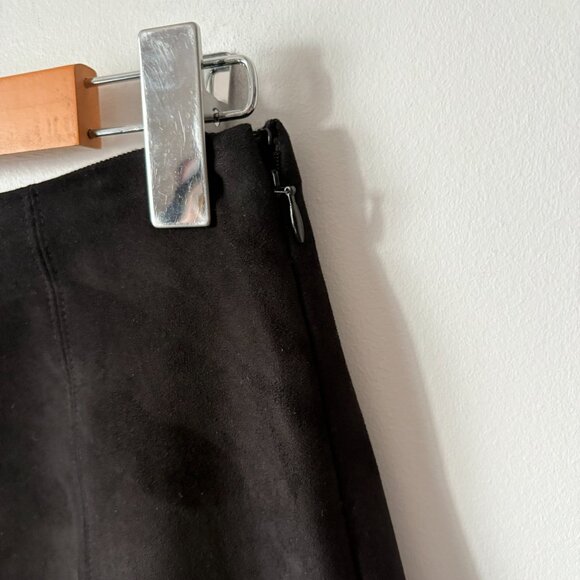 Aritzia Babaton Vegan Suede Modern Mini Skirt Black Size 2 - Picture 7 of 10